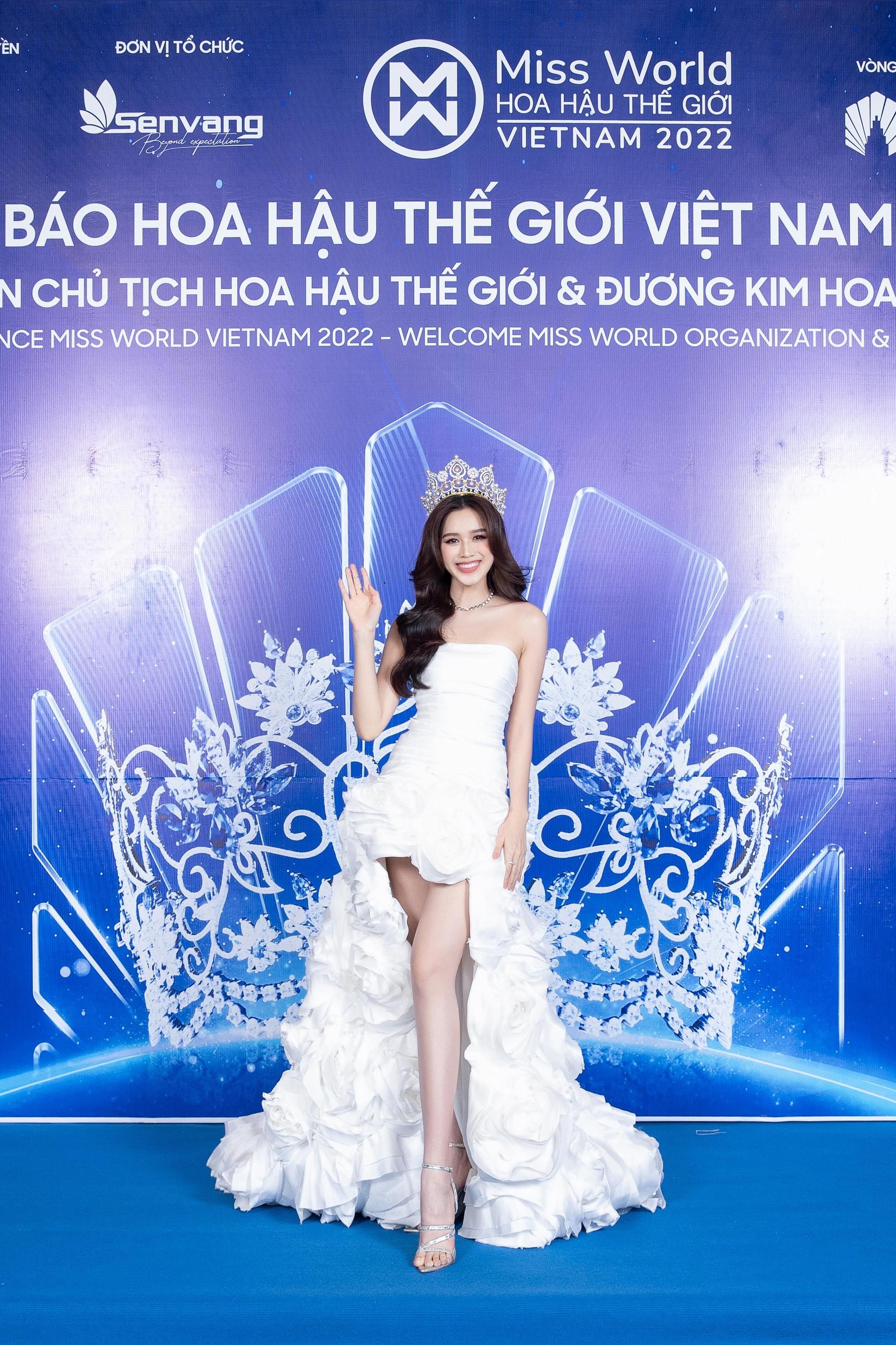 Đương kim Hoa hậu Thế giới rạng rỡ trước thềm Chung kết Miss World Vietnam 2022 ảnh 6