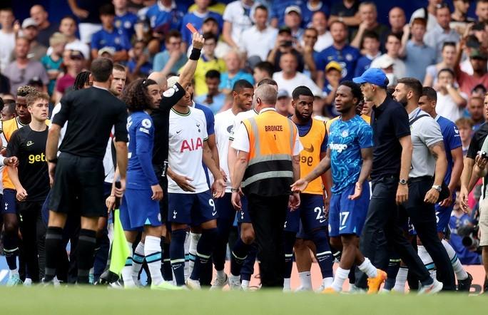 Chelsea bị Tottenham chia điểm, hai HLV Tuchel và Conte chia thẻ đỏ - Ảnh 10.