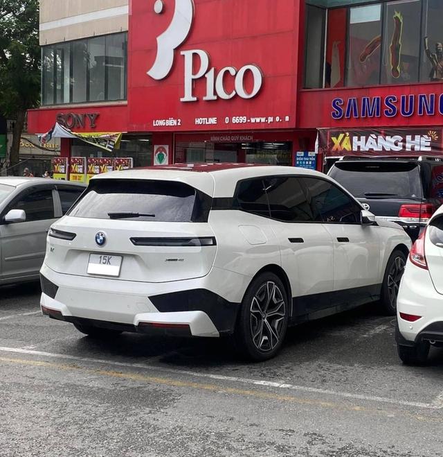 BMW iX đầu tiên tại Việt Nam ra biển số - SUV điện ngang cỡ VinFast VF 8 - Ảnh 1. BMW iX đầu tiên tại Việt Nam ra biển số - SUV điện ngang cỡ VinFast VF 8 - Ảnh 1.