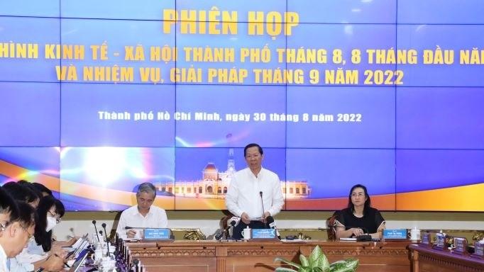 Ủy viên Trung ương Đảng, Phó Bí thư Thường trực Thành ủy, Chủ tịch UBND TP Hồ Chí Minh Phan Văn Mãi phát biểu kết luận tại cuộc họp.