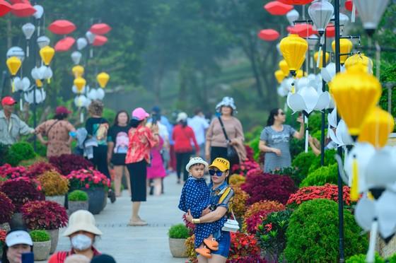 Tây Ninh tưng bừng ngày hội trăng rằm tại núi Bà Đen, khẳng định sức hút  ảnh 5