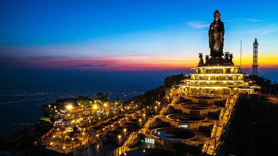 Tây Ninh tưng bừng ngày hội trăng rằm tại núi Bà Đen, khẳng định sức hút  ảnh 10