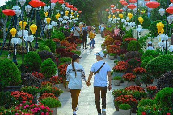 Tây Ninh tưng bừng ngày hội trăng rằm tại núi Bà Đen, khẳng định sức hút  ảnh 7