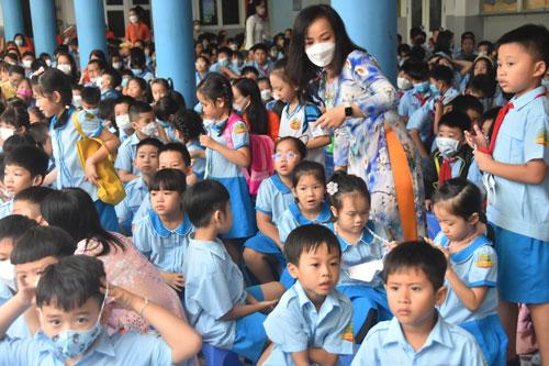 Trường tiểu học phải... mượn giáo viên - Ảnh 1. Trường tiểu học phải... mượn giáo viên - Ảnh 1.