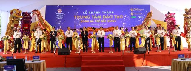 Hanoi FC khánh thành trung tâm đào tạo bóng đá trẻ tại tỉnh Bắc Giang - Ảnh 1.