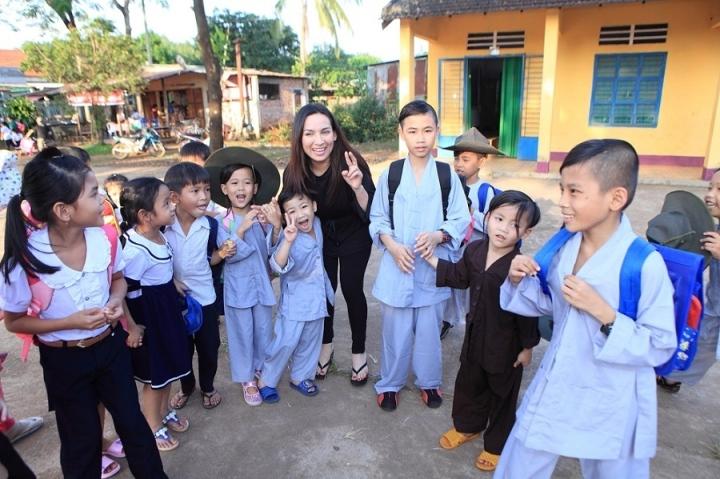 Cuộc sống các con Phi Nhung ra sao sau 1 năm mẹ qua đời? - Ảnh 11.