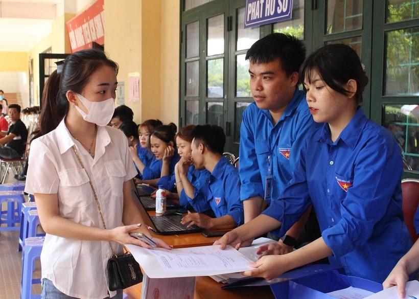 Hỗ trợ điều kiện cần và đủ cho tân sinh viên trong ngày nhập học ảnh 1