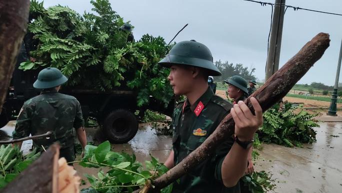 Bão chưa vào, đảo Lý Sơn đã có mưa to và gió giật cấp 8 - Ảnh 6.