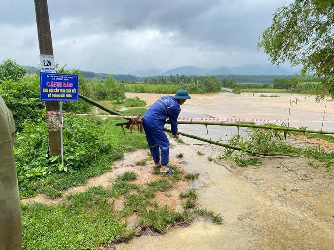 Bắc Trung Bộ: Mưa lũ chia cắt, cô lập nhiều nơi - Ảnh 3.