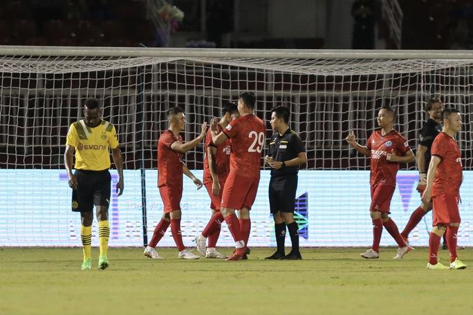 Công Vinh sút tung lưới thủ thành từng vô địch World Cup - Ảnh 9.