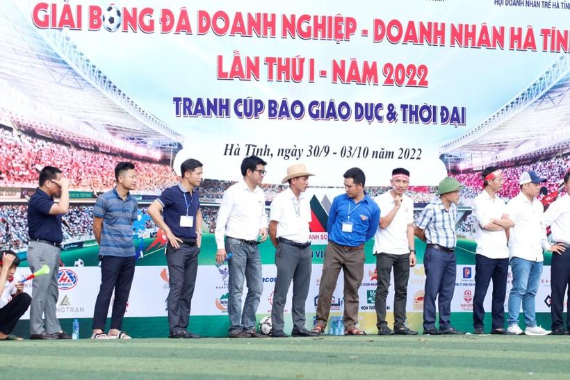 Trận chung kết Giải bóng đá tranh Cúp Báo GD&TĐ nhiều kịch tính và hấp dẫn ảnh 5