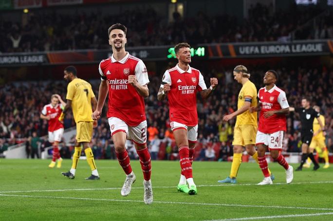 Dàn sao dự bị tỏa sáng, Arsenal chiếm ngôi đầu bảng Europa League - Ảnh 4.