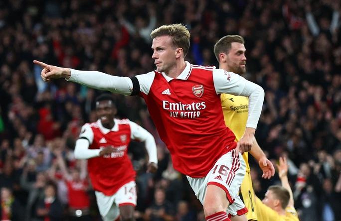 Dàn sao dự bị tỏa sáng, Arsenal chiếm ngôi đầu bảng Europa League - Ảnh 3.