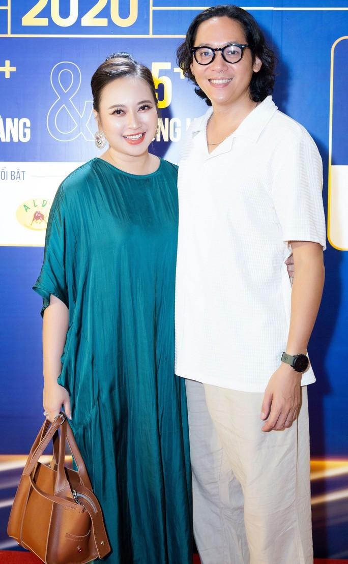 Trương Ngọc Ánh trẻ trung, tình tứ bên bạn trai kém 14 tuổi ở Hà Nội - Ảnh 7. Trương Ngọc Ánh trẻ trung, tình tứ bên bạn trai kém 14 tuổi ở Hà Nội - Ảnh 7.