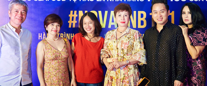 Trương Ngọc Ánh trẻ trung, tình tứ bên bạn trai kém 14 tuổi ở Hà Nội - Ảnh 5. Trương Ngọc Ánh trẻ trung, tình tứ bên bạn trai kém 14 tuổi ở Hà Nội - Ảnh 5.
