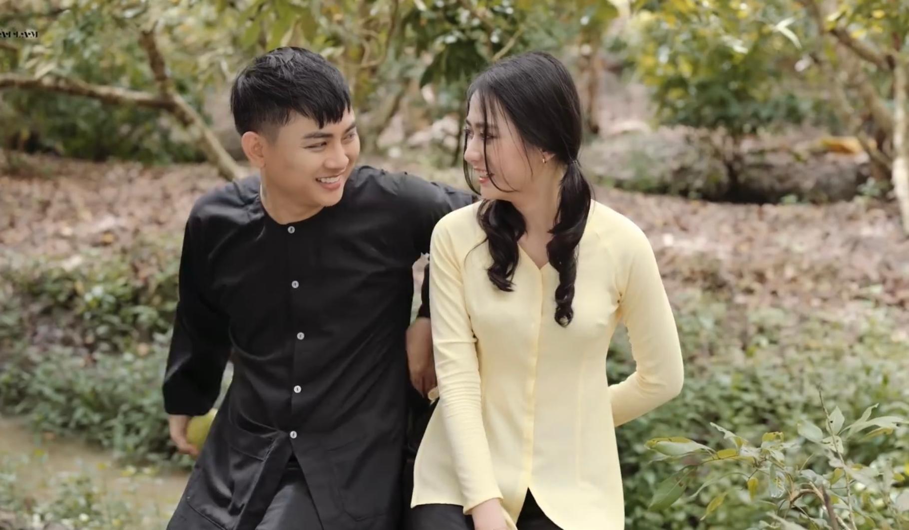 Lý do Hoài Lâm vẫn gây tranh luận dù đã từ bỏ showbiz - Ảnh 4. Lý do Hoài Lâm vẫn gây tranh luận dù đã từ bỏ showbiz - Ảnh 4.