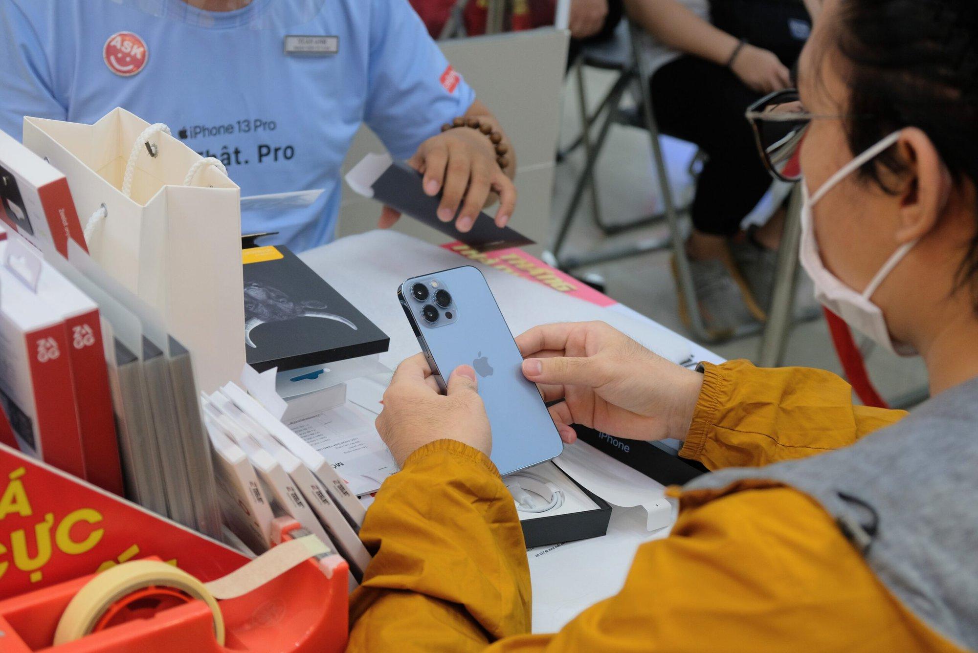 Giới đầu cơ iPhone: "Săn sale Shopee rẻ hơn đặt cọc tại đại lý" - Ảnh 6.