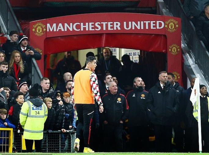 Ronaldo gây bão Old Trafford, có nguy cơ bị phạt nặng - Ảnh 2.