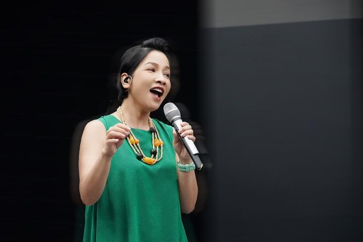 Diva Mỹ Linh: 'Cuộc sống hàng ngày của tôi rất tẻ nhạt' - 1