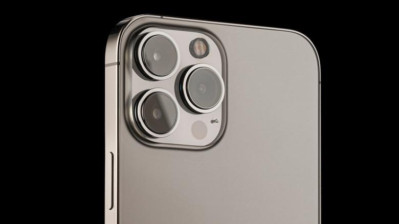 Chiếc iPhone màn hình gập đầu tiên thế giới được chế tạo như thế nào? - Ảnh 1. Chiếc iPhone màn hình gập đầu tiên thế giới được chế tạo như thế nào? - Ảnh 1.
