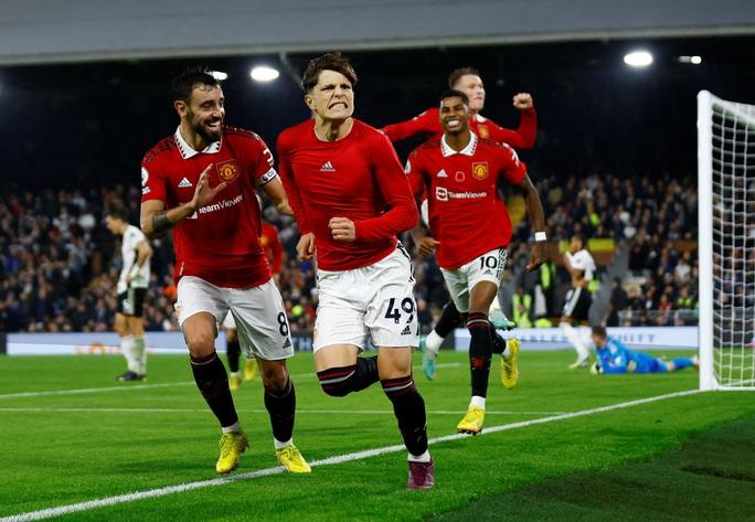 Sao 18 tuổi lập công, Man United áp sát Top 4 Ngoại hạng Anh - Ảnh 7.