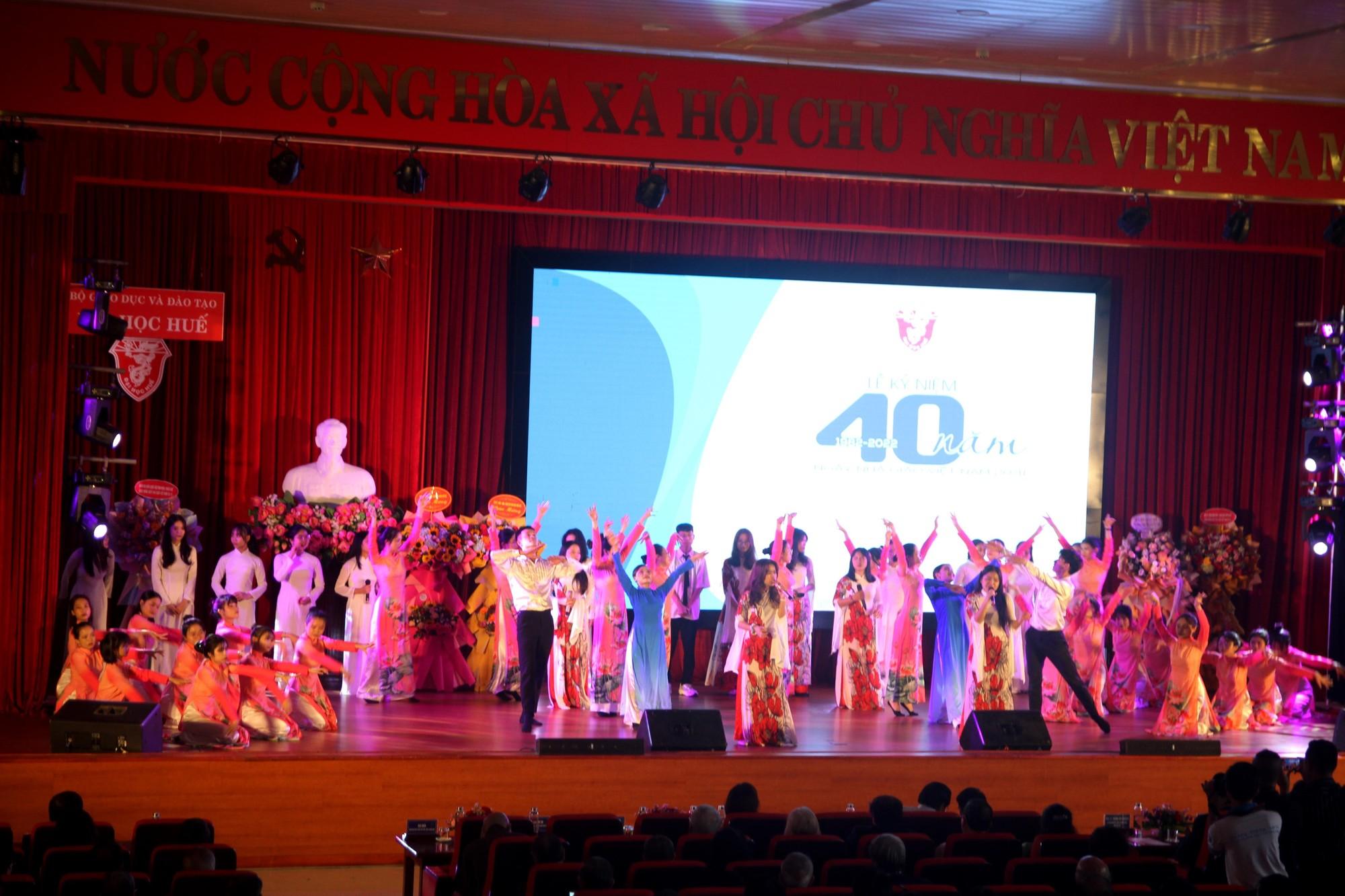 Đại học Huế khen thưởng các Nhà giáo tiêu biểu giai đoạn 2017 - 2022 ảnh 1