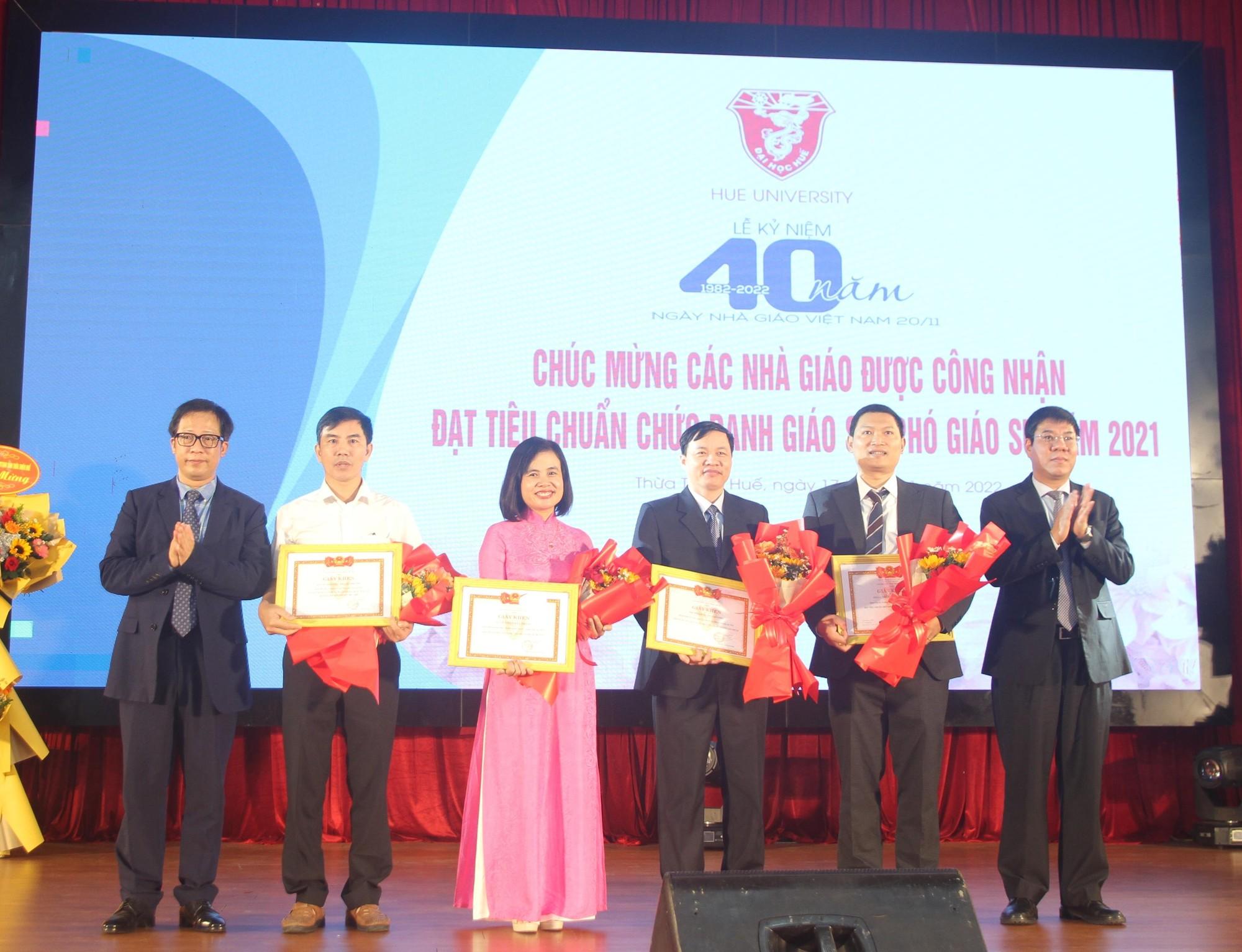 Đại học Huế khen thưởng các Nhà giáo tiêu biểu giai đoạn 2017 - 2022 ảnh 8