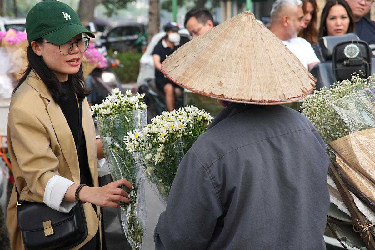 Chị em Hà thành tíu tít với cúc họa mi đầu mùa - Ảnh 9.