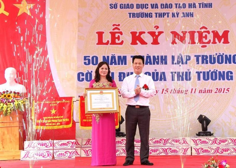 Nỗ lực cống hiến của nữ hiệu trưởng THPT đầu tiên ở Hà Tĩnh ảnh 2