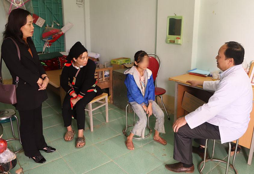 18 học sinh tiểu học đột nhiên ngất xỉu, khóc thét và kích động - Ảnh 1. 18 học sinh tiểu học đột nhiên ngất xỉu, khóc thét và kích động - Ảnh 1.