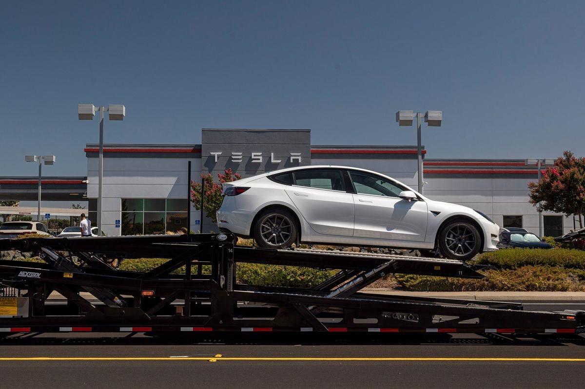 Vì sao giá xe Tesla tại Singapore đắt gấp đôi ở Trung Quốc, thậm chí ngang bằng giá 1 căn hộ nhỏ? - Ảnh 1. Vì sao giá xe Tesla tại Singapore đắt gấp đôi ở Trung Quốc, thậm chí ngang bằng giá 1 căn hộ nhỏ? - Ảnh 1.