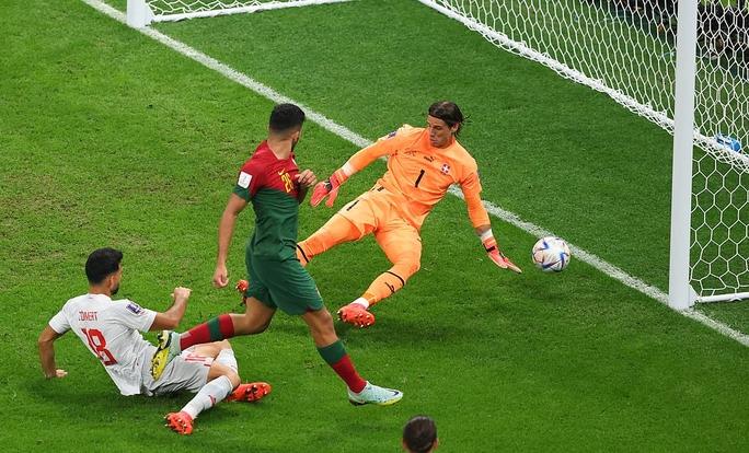 Goncalo Ramos: Cú hat-trick ra mắt độc nhất vô nhị tại World Cup - Ảnh 3.