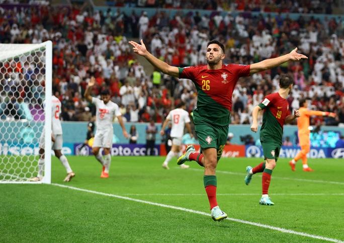 Goncalo Ramos: Cú hat-trick ra mắt độc nhất vô nhị tại World Cup - Ảnh 5.