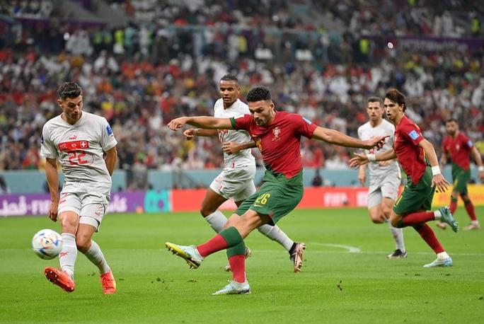 Goncalo Ramos: Cú hat-trick ra mắt độc nhất vô nhị tại World Cup - Ảnh 2.