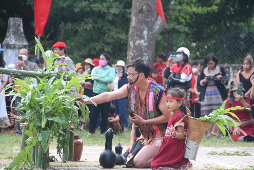 Đưa cồng chiêng từ bản làng vào trường học ảnh 11