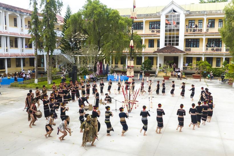 Không gian văn hóa cồng chiêng Tây Nguyên được UNESCO công nhận là Kiệt tác truyền khẩu và phi vật thể nhân loại vào ngày 25 tháng 11 năm 2005.