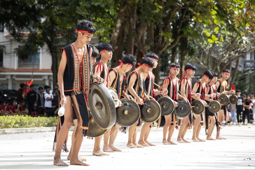 Đưa cồng chiêng từ bản làng vào trường học ảnh 5