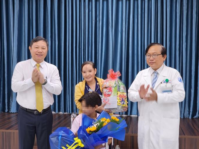 Kỹ thuật ECMO hồi sinh nhiều bệnh nhi - Ảnh 1. Kỹ thuật ECMO hồi sinh nhiều bệnh nhi - Ảnh 1.
