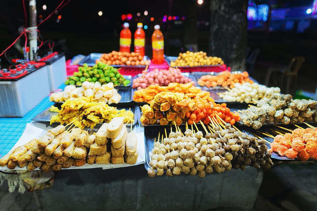 Khách Tây mê mẩn đồ ăn Việt Nam: "Ẩm thực ở đây ngon nhất châu Á" - Ảnh 1.