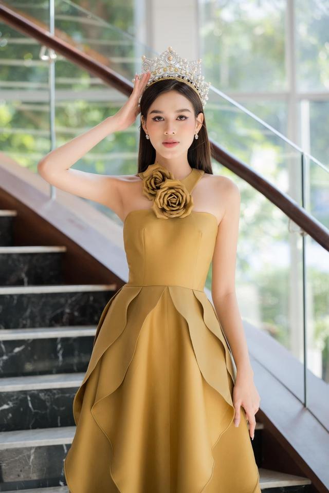 Đỗ Thị Hà nói gì khi bị chê 'chưa đủ trình' làm giám khảo Miss World Vietnam? - Ảnh 2.