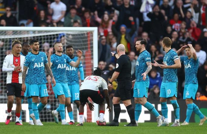 HLV Antonio Conte bỏ về Ý, Tottenham chìm sâu trong khủng hoảng - Ảnh 1.