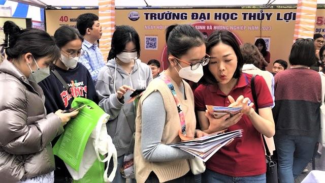 Tuyển sinh đại học 2023: Thí sinh có nên "mạo hiểm" đăng ký ngành học mới? - Ảnh 2.