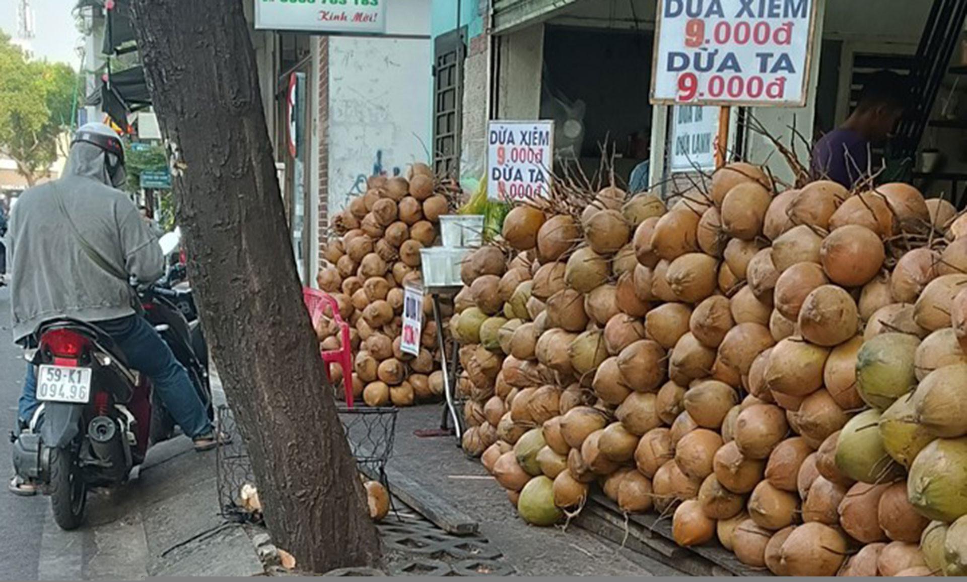 Giá vé máy bay dịp 30/4 tăng vọt, tour du lịch nước ngoài lên ngôi - Ảnh 2.