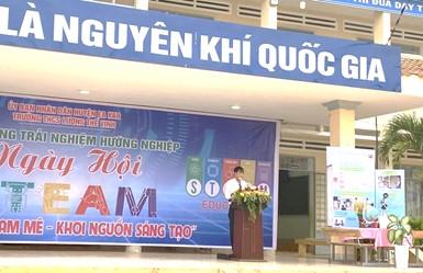 Hiệu trưởng phát biểu