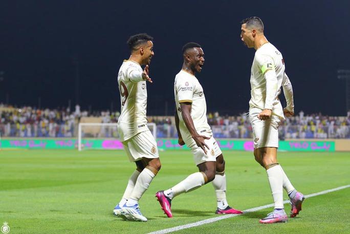 Ronaldo tỏa sáng, Al Nassr thắng đậm chủ nhà Al Adalah - Ảnh 2.