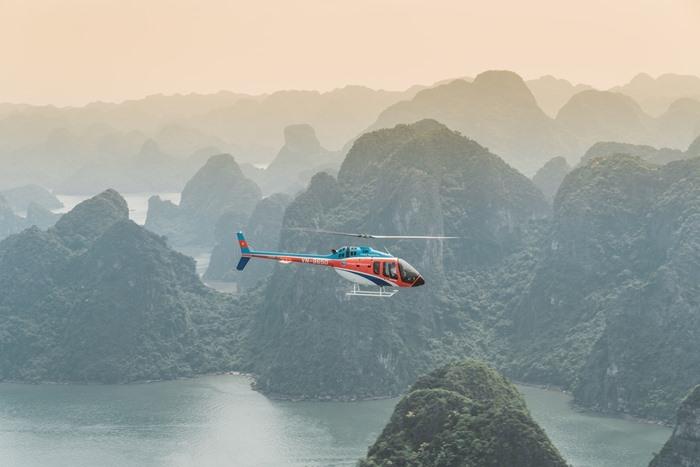 Trực thăng ngắm cảnh ở Hạ Long. Ảnh helicoptervietnam.vn