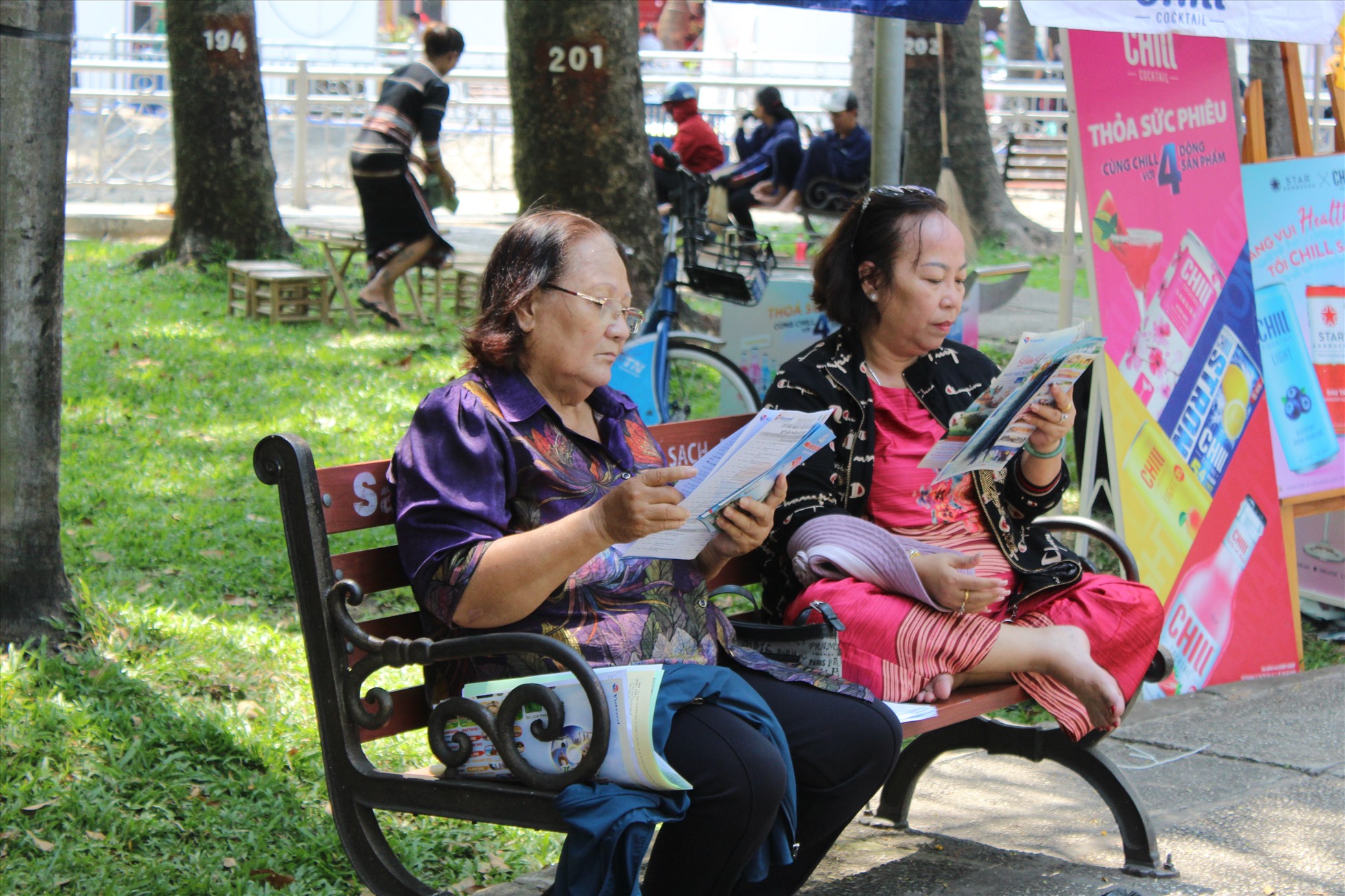 Bà Trần Thị Mộng Trinh (56 tuổi, sống tại Quận 1) chia sẻ: “Năm nào tôi cũng tham gia Ngày hội Du lịch, ở đây có nhiều hoạt động khá thú vị, mọi người có nhiều lựa chọn để trải nghiệm và thưởng thức các đặc sản tại đây”.