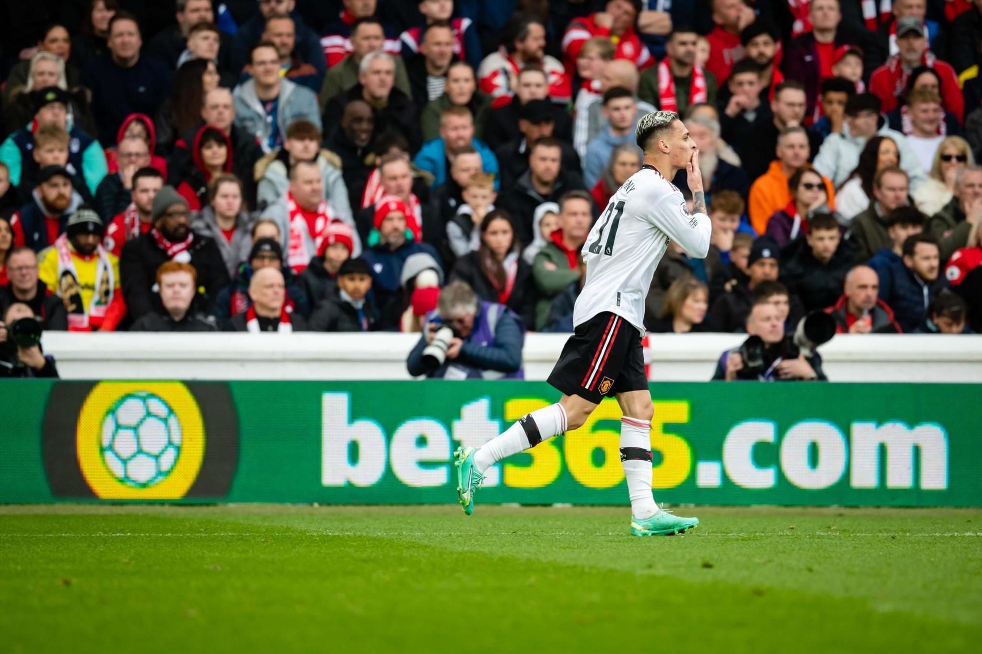 Antony tỏa sáng giúp Man United trở lại Top 3