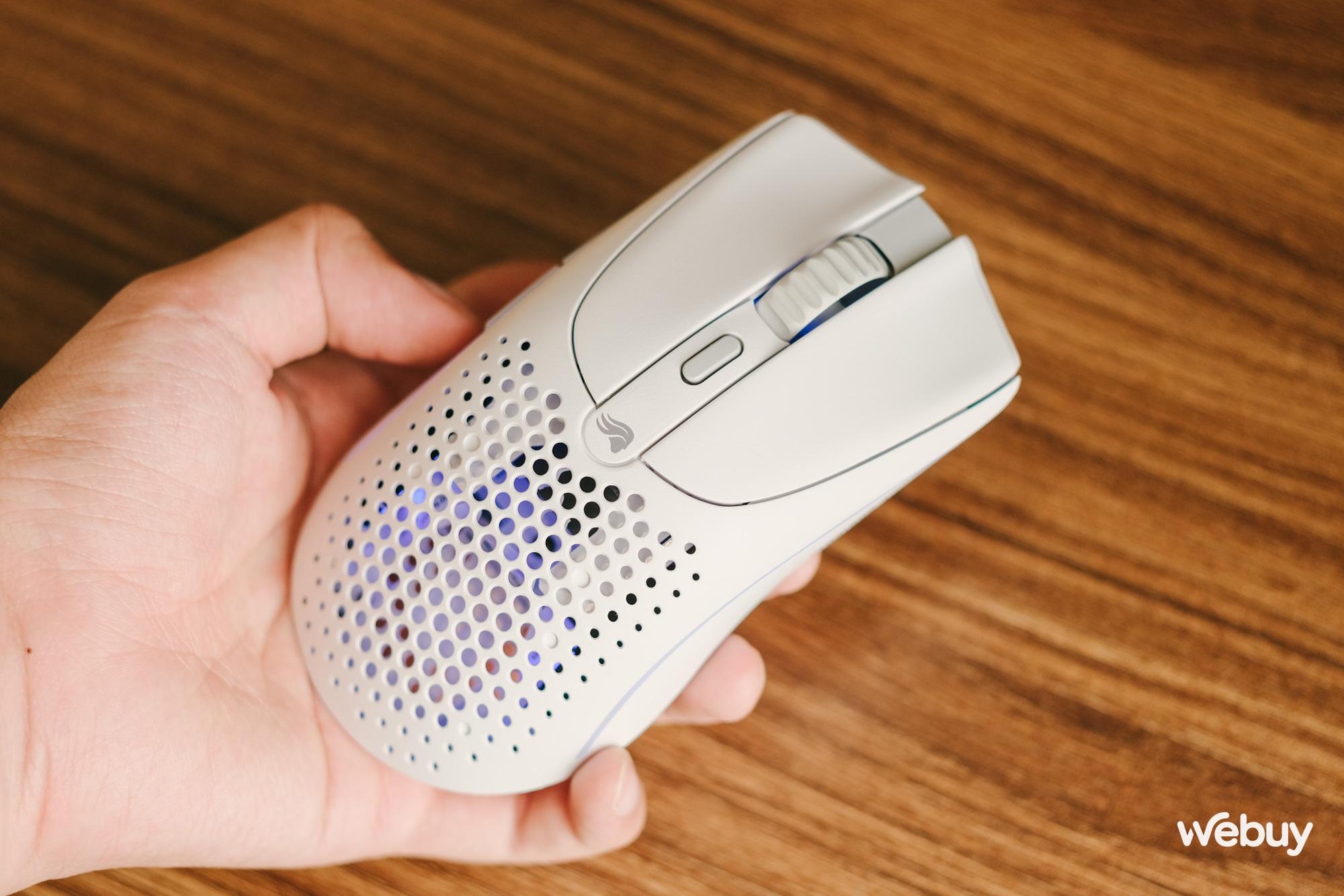 Đây là Glorious Model O 2: Chuột không dây cao cấp siêu nhẹ, cảm biến thế hệ mới, tích hợp Bluetooth, pin 210 giờ, giá 2,86 triệu đồng - Ảnh 4. Đây là Glorious Model O 2: Chuột không dây cao cấp siêu nhẹ, cảm biến thế hệ mới, tích hợp Bluetooth, pin 210 giờ, giá 2,86 triệu đồng - Ảnh 4.