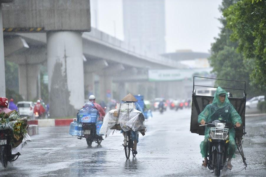 Dự báo thời tiết hôm nay 25.5: Bắc Bộ mưa dông, Trung Bộ ngày nắng nóng